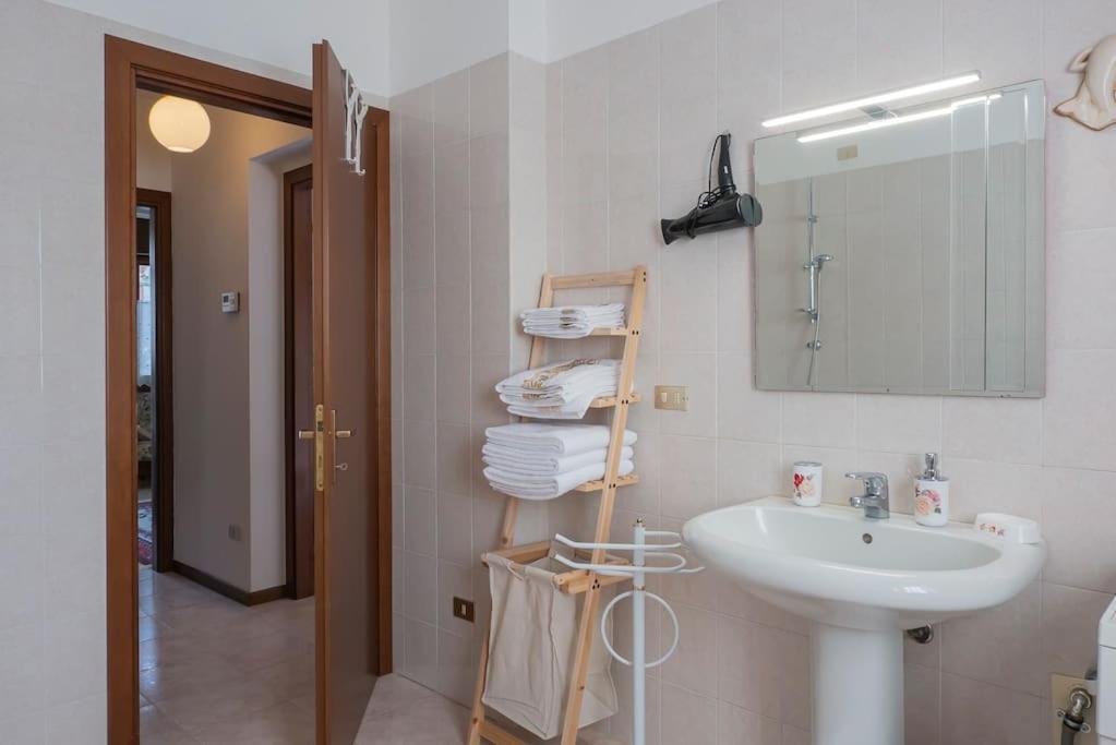 Le Rose Apartment Venegono Superiore Ngoại thất bức ảnh
