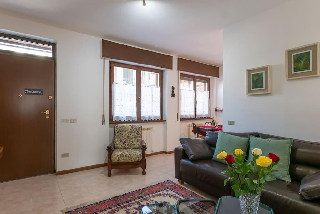 Le Rose Apartment Venegono Superiore Ngoại thất bức ảnh